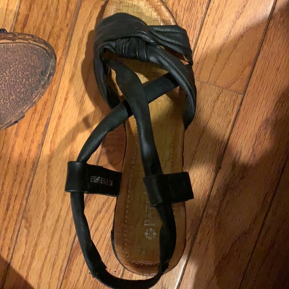 Size 7.5 Patrizia Ethereal wedge sandals - Picture 4 of 4